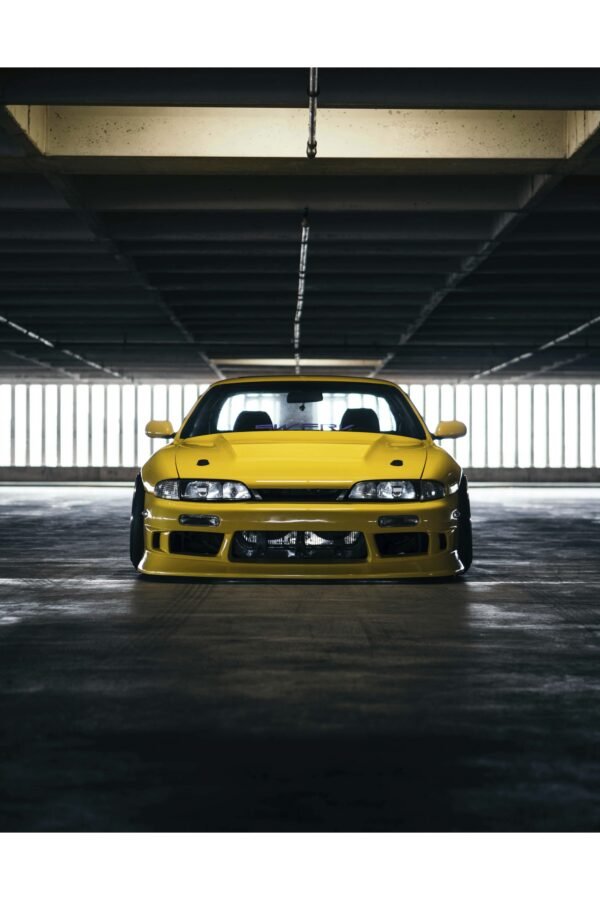 Dzeltens Nissan 200SX – foto uz alumīnija